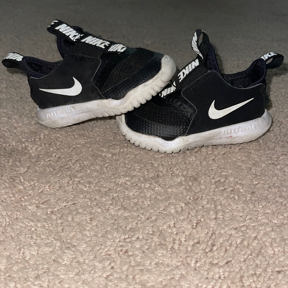Nike flex runner shoes